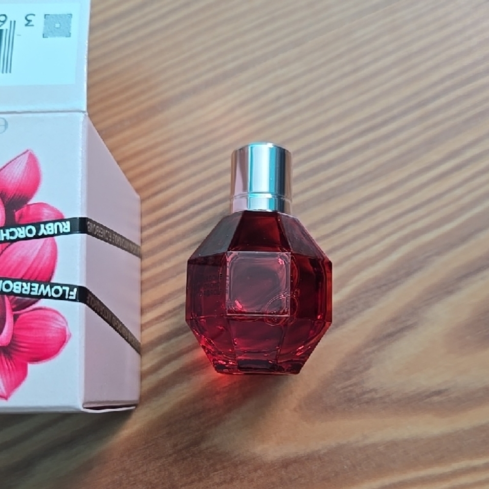 Viktor & Rolf Flowerbomb Ruby Orchid Pink & Black Miniature Eau De Parfum - Picture 2 of 2